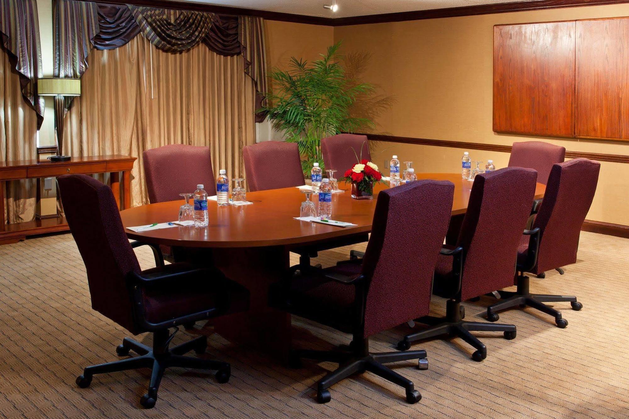Holiday Inn Cleveland - South Independence By Ihg Екстер'єр фото
